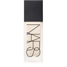 Стойкое тональное средство, оттенок Siberia NARS