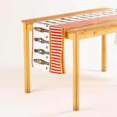 Дорожка на стол "Щелкунчики" (белая) Myatashop