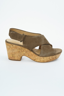 Босоножки женские Clarks 26133817 хаки 39 RU