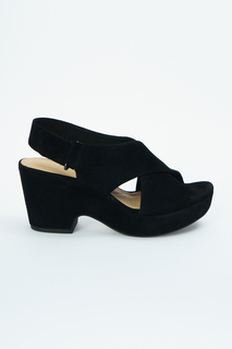 Босоножки женские Clarks 26131774 черные 36 RU