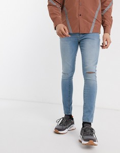 Светлые джинсы стретч с напылением и рваной отделкой ASOS DESIGN-Синий
