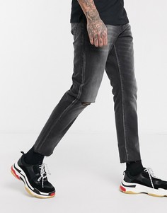 Короткие черные джинсы слим с рваными коленями и необработанным краем ASOS DESIGN-Черный