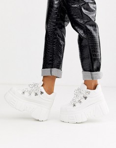 Белые ботинки на массивной подошве Bershka-Белый