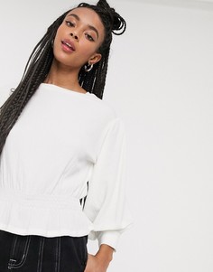 Светлый трикотажный лонгслив с присборенной талией Monki-Белый