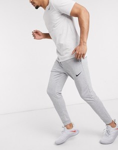 Серые суженные книзу флисовые джоггеры Nike Training Dri-Fit-Серый