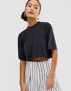 Темно-серая укороченная футболка в рубчик Monki-Черный