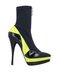 Полусапоги и высокие ботинки Versace