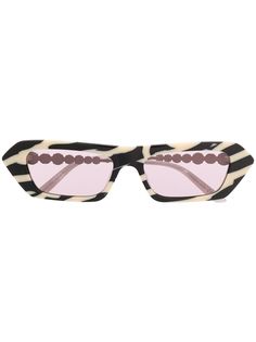 Gucci Eyewear декорированные солнцезащитные очки в прямоугольной оправе