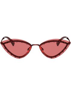 Valentino Eyewear солнцезащитные очки в оправе кошачий глаз с заклепками