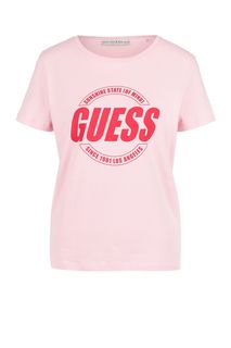 Розовая футболка с логотипом бренда Guess