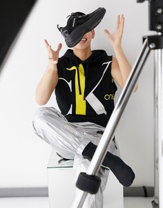 Черный свитшот без рукавов с контрастным логотипом Calvin Klein J eans CK1 Capsule