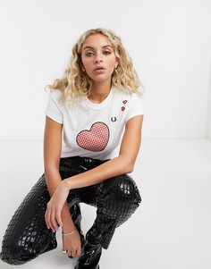 Белая футболка с принтом сердец Fred Perry x Amy Winehouse Foundation-Белый