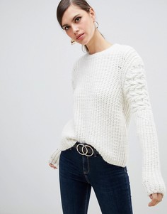 Джемпер кремового цвета с фактурными рукавами River Island-Кремовый