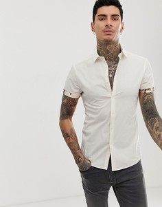 Светло-бежевая эластичная рубашка скинни с отворотами на рукавах ASOS DESIGN-Кремовый