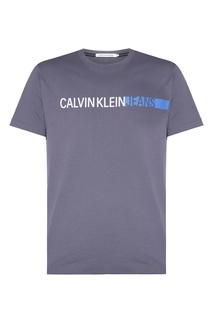 Серая футболка с крупным логотипом Calvin Klein