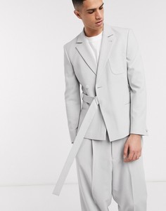 Серый узкий короткий пиджак с ремешком в стиле милитари ASOS DESIGN-Бежевый
