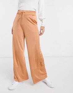 Мягкие блестящие брюки широкого кроя в стиле милитари ASOS DESIGN-Оранжевый