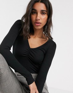 Черный топ со сборками Stradivarius