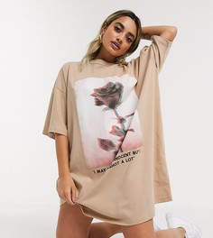 Эксклюзивное oversized платье-футболка с розами ASOS DESIGN Petite-Бежевый