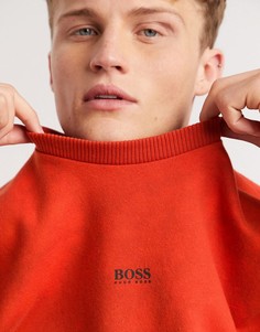 Оранжевый свитшот с круглым вырезом и небольшим логотипом BOSS
