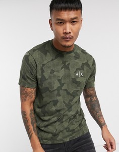 Футболка цвета хаки с камуфляжным принтом Armani Exchange-Зеленый