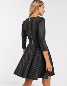 Черное короткое приталенное платье в полоску с рукавами 3/4 Closet-Черный