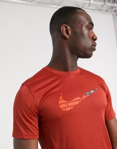 Красная футболка с принтом логотипа-галочки Nike Training Tall-Красный