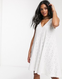 Белый свободный сарафан мини с вышивкой ришелье ASOS DESIGN