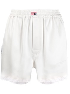 Alexander Wang шорты с нашивкой-логотипом