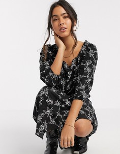 Черное свободное платье миди с цветочным принтом River Island-Красный
