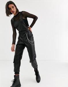 Черный комбинезон из искусственной кожи с декоративными цепочками Bershka