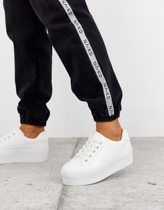 Белые кроссовки на шнуровке и массивной подошве ASOS DESIGN-Белый