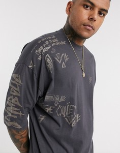Свободная футболка из органического хлопка со сплошным принтом граффити ASOS DESIGN-Серый