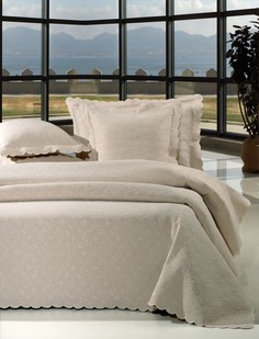 Antonio Salgado Покрывало Vivien Цвет: Бежевый 180х270 см