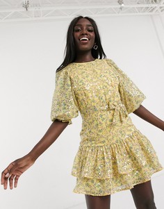 Короткое приталенное платье с пайетками, шнуровкой на спине и поясом ASOS DESIGN-Мульти
