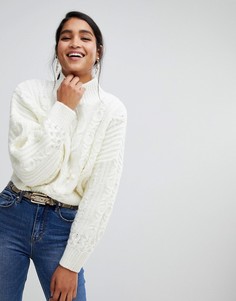 Короткий джемпер с узором "косичка" и объемными рукавами ASOS DESIGN-Кремовый