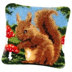 Рыжий кот Набор для вышивания ковровой техникой на подушке Белочка с грибочками 40 х 40 см (ZD1022)