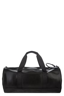 Дорожная сумка черного цвета со съемным плечевым ремнем Fred Perry
