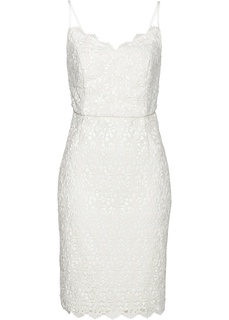 Платье-футляр с кружевной отделкой Bonprix