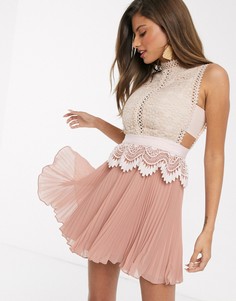 Розовое кружевное платье мини с баской и плиссированной юбкой ASOS DESIGN-Розовый