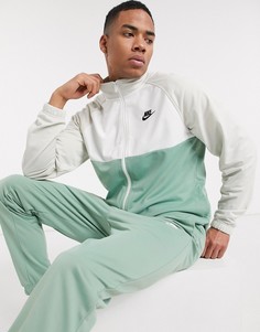 Зеленый спортивный костюм Nike Club