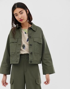 Укороченная куртка в стиле милитари цвета хаки Monki-Зеленый