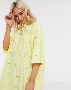 Платье-футболка в стиле oversized лимонного цвета с вышивкой ришелье ASOS DESIGN-Желтый