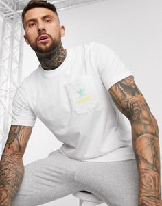 Белая футболка с логотипом на кармане adidas Originals-Белый