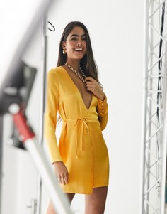 Атласное платье мини с запахом абрикосового цвета ASOS DESIGN-Оранжевый