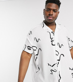 Свободная рубашка из вискозы с монохромным принтом лиц ASOS DESIGN Plus-Белый