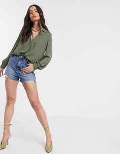 Блузка хаки с V-образным вырезом и воротником ASOS DESIGN-Зеленый