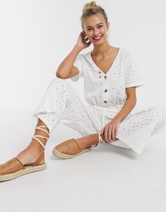 Белый комбинезон на пуговицах с поясом и вышивкой ришелье ASOS DESIGN