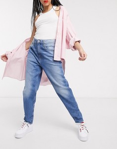 Суженные книзу джинсы в винтажном стиле Tommy Jeans-Синий