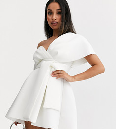 Короткое приталенное платье со спущенными плечами и поясом ASOS DESIGN Petite-Белый